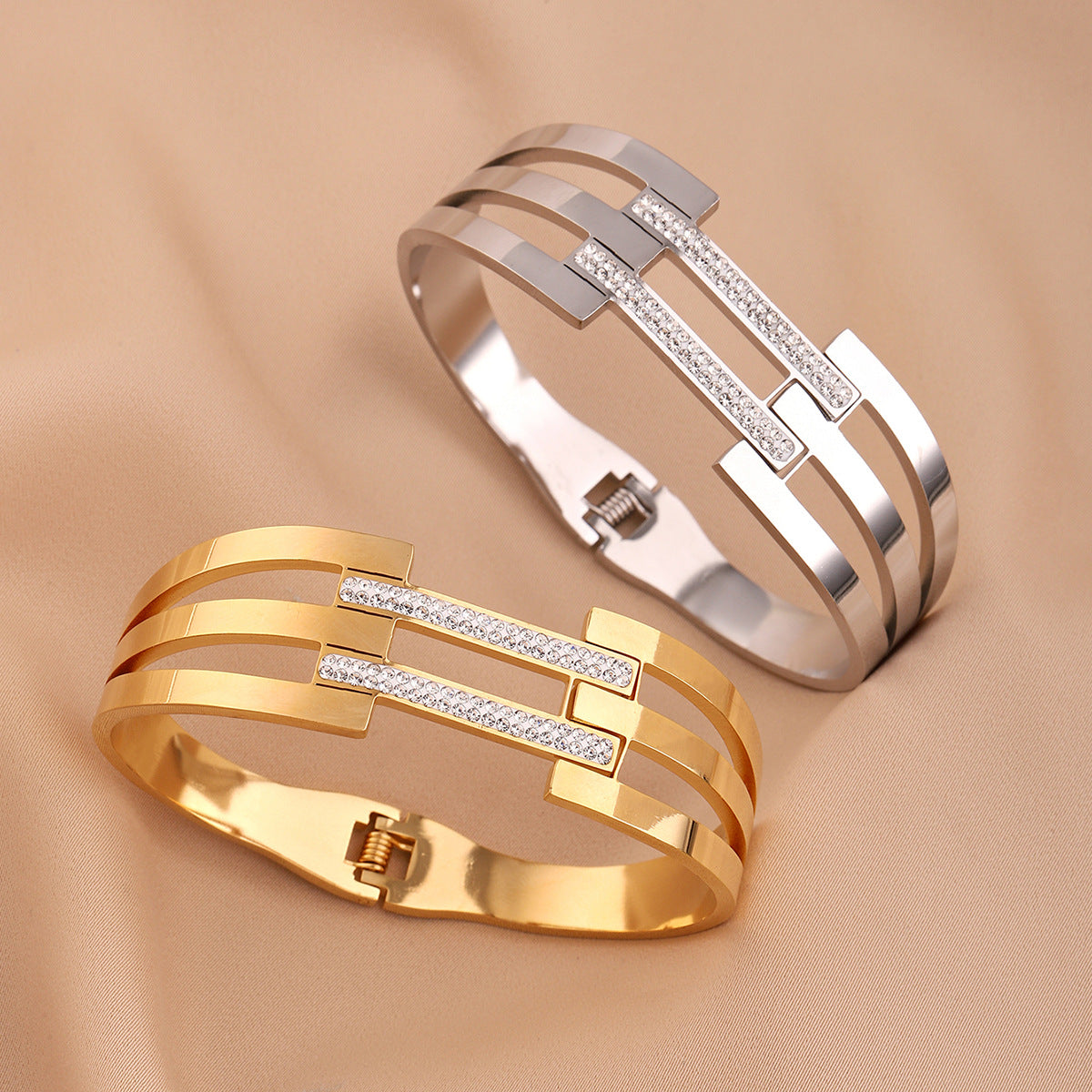Bracelet Cercle Ajouré – Acier Inox & Design Géométrique