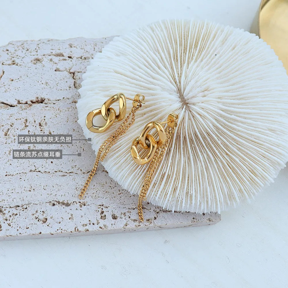 Boucles d’Oreilles Chaîne – Acier Titane & Design Graphique