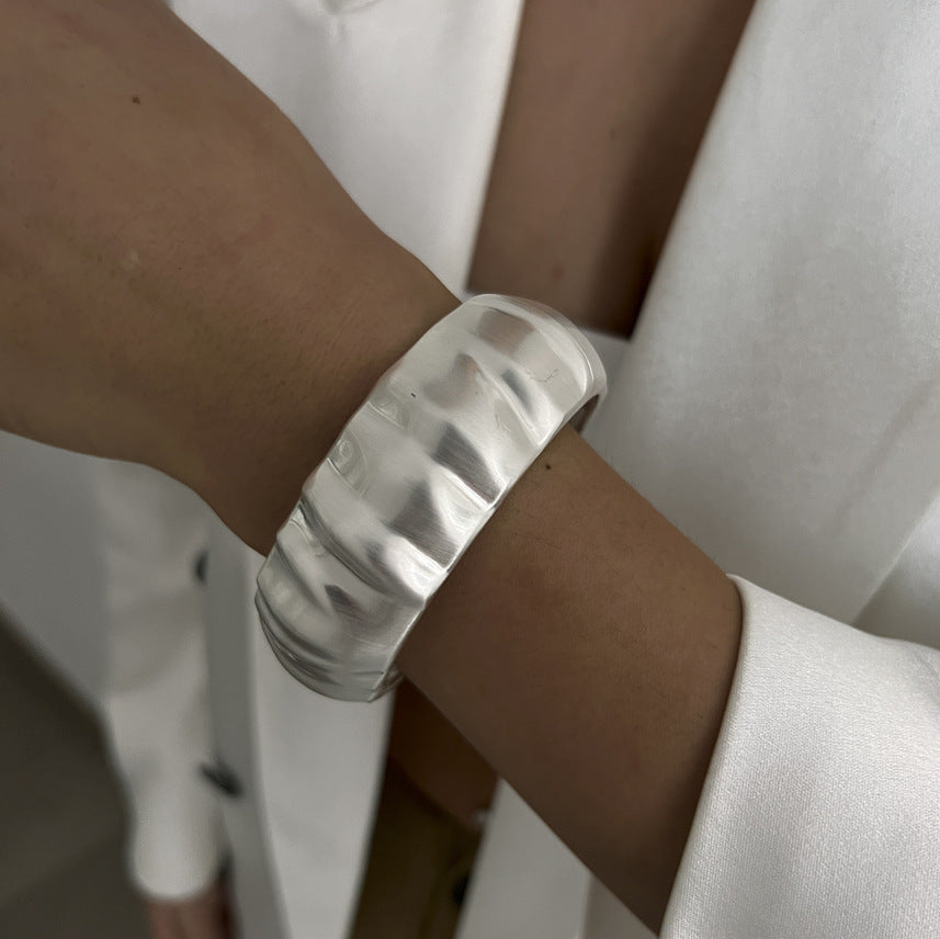 Bracelet Doré Sculptural – Design Moderne & Tendance