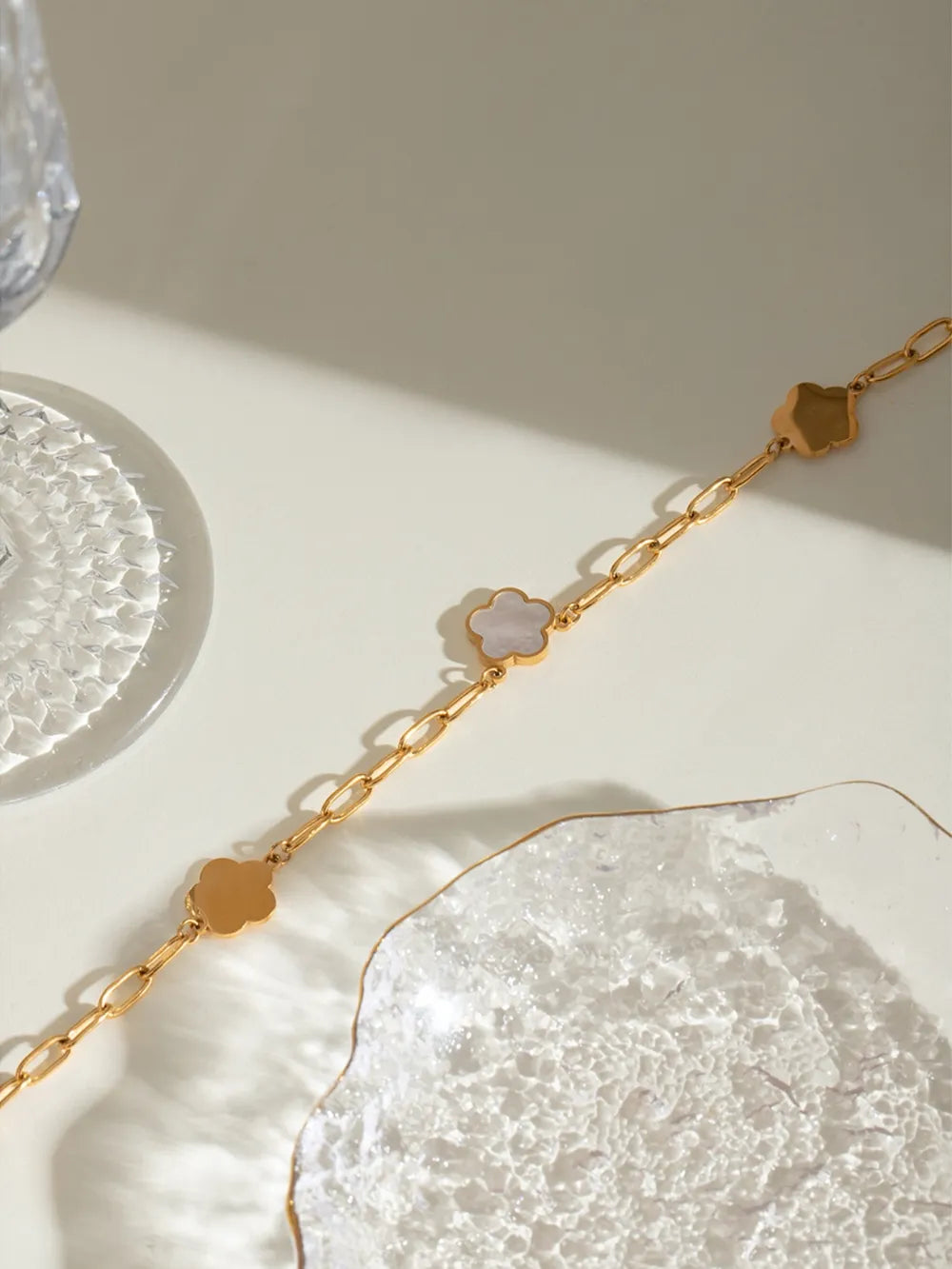 Collier Fleur Nacrée – Acier Inoxydable & Élégance Naturelle