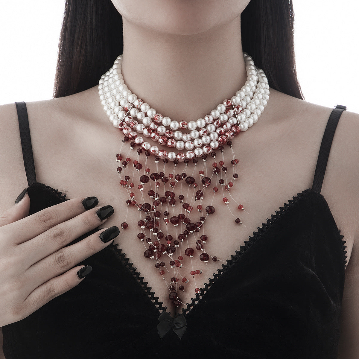 Collier Ras-de-Cou – Perles, Velours & Gouttes de Sang