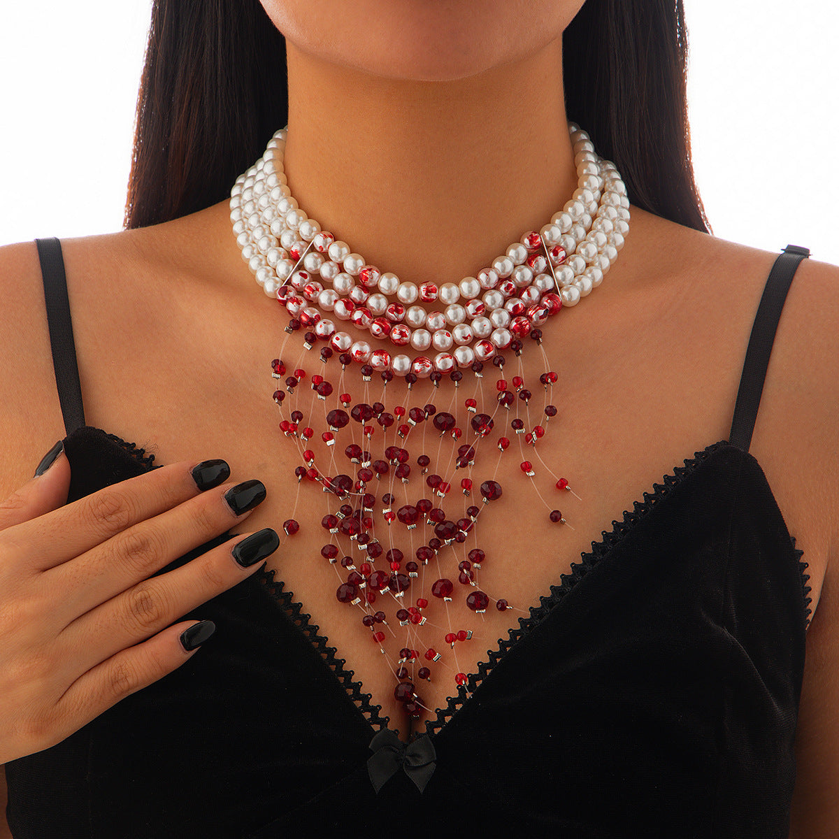 Collier Ras-de-Cou – Perles, Velours & Gouttes de Sang