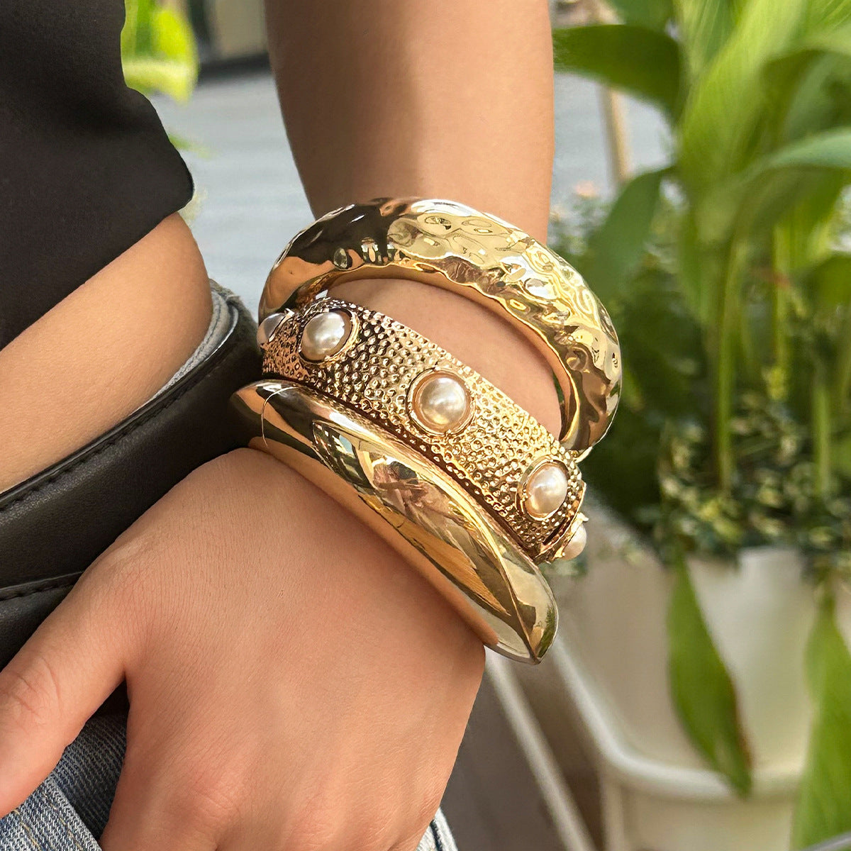 Bracelet Doré Luxueux – Perles & Finitions Texturées