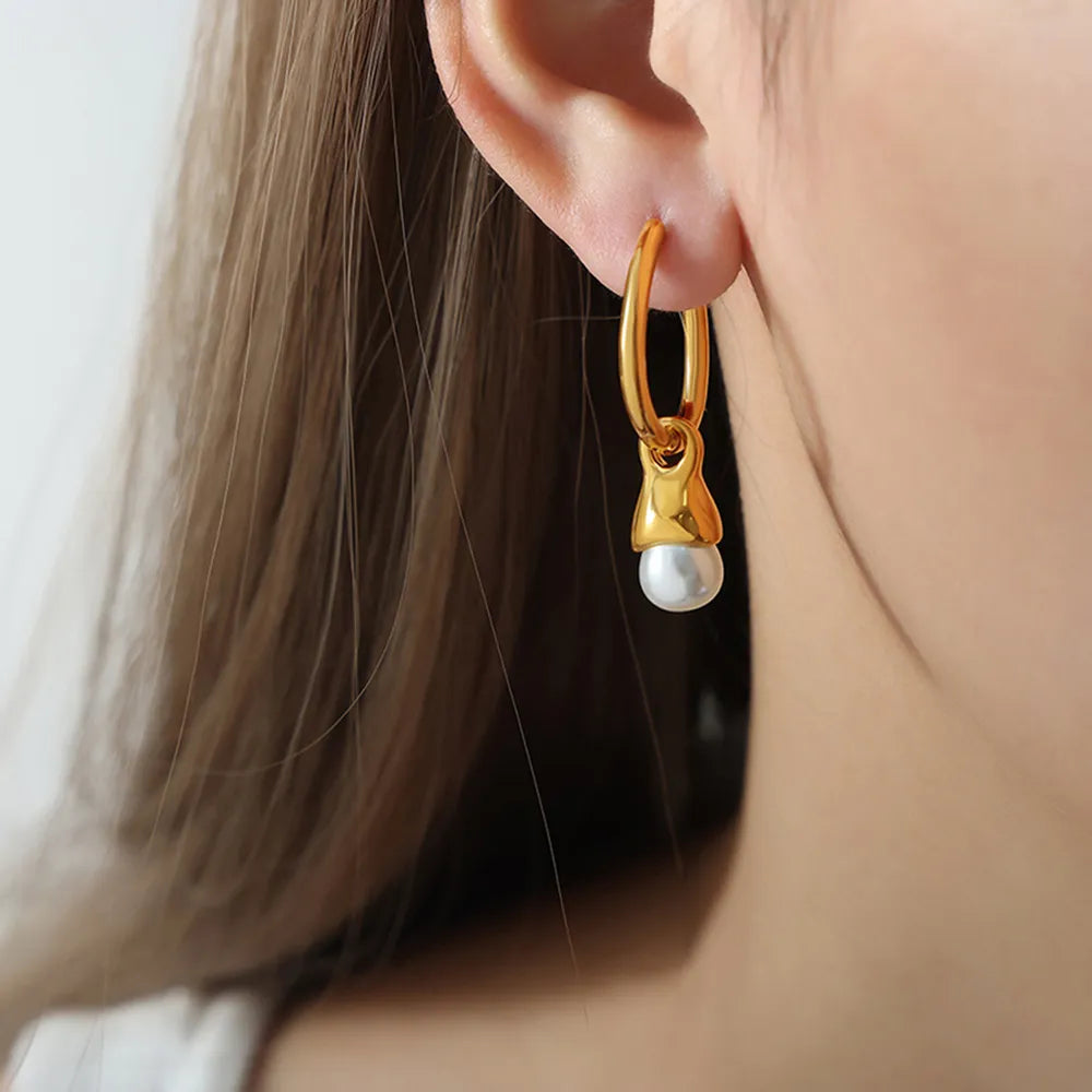 Boucles d’Oreilles Huggie – Acier Titane & Finition Brillante