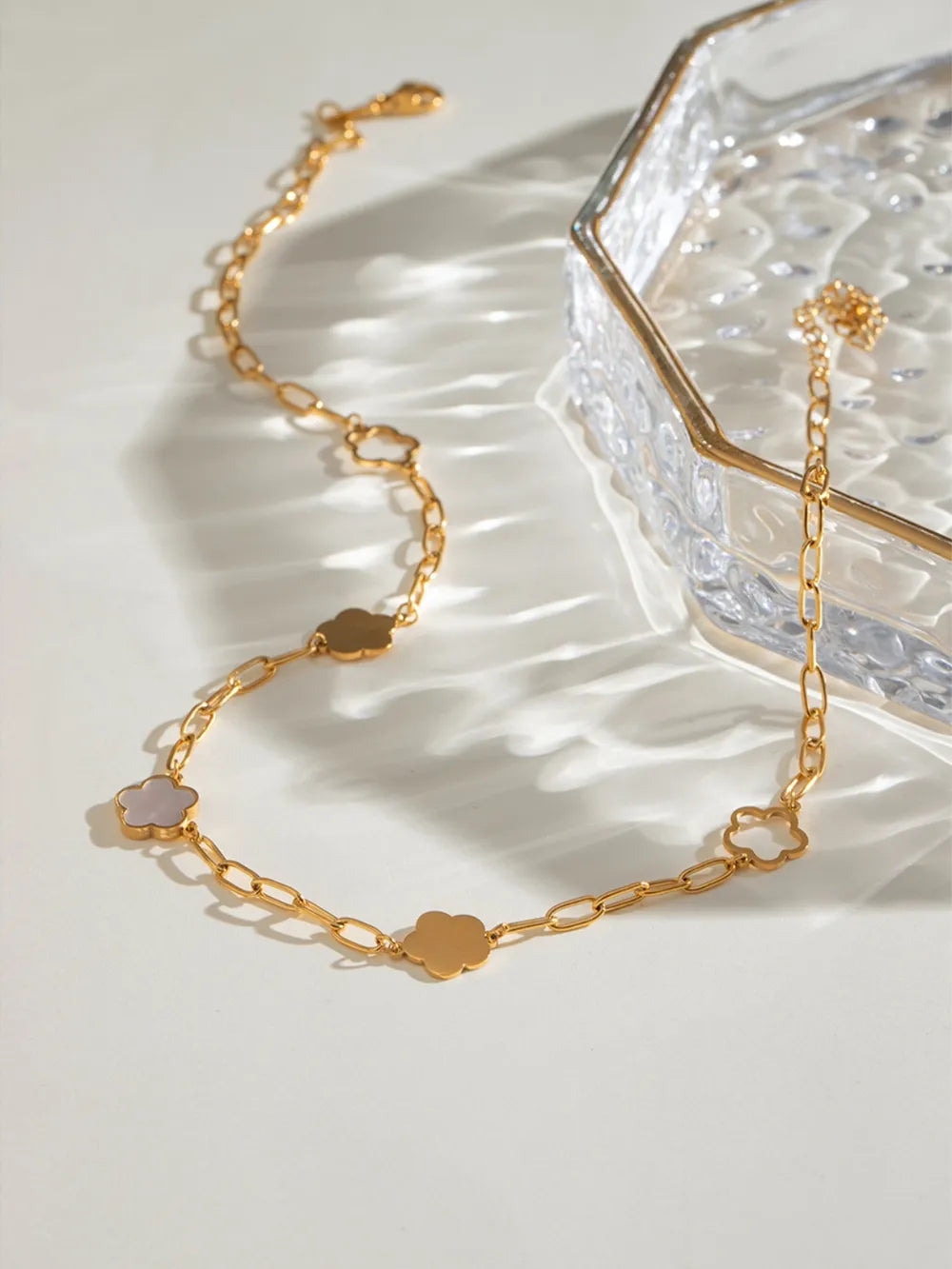 Collier Fleur Nacrée – Acier Inoxydable & Élégance Naturelle