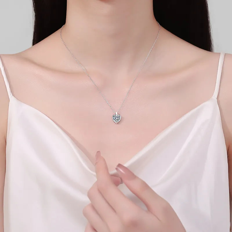 Collier Cœur Moissanite 2 Carats – Argent 925 & Éclat Diamant
