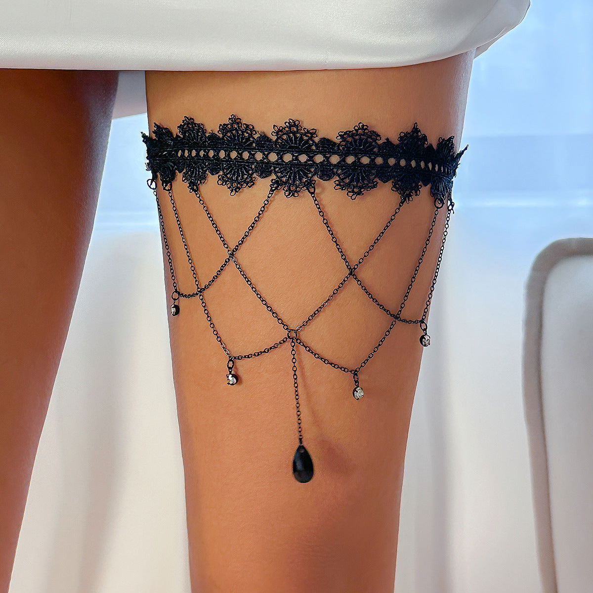 Chaîne de cuisse -Anneau de jambe sexy en métal à pompon multicouche