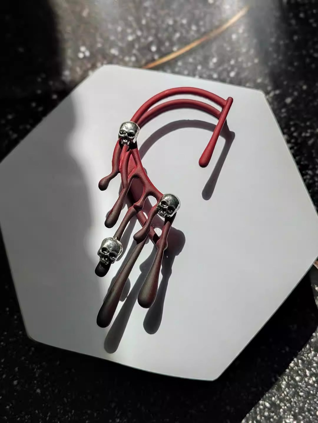 Boucle d’Oreille Effet Sang & Crânes