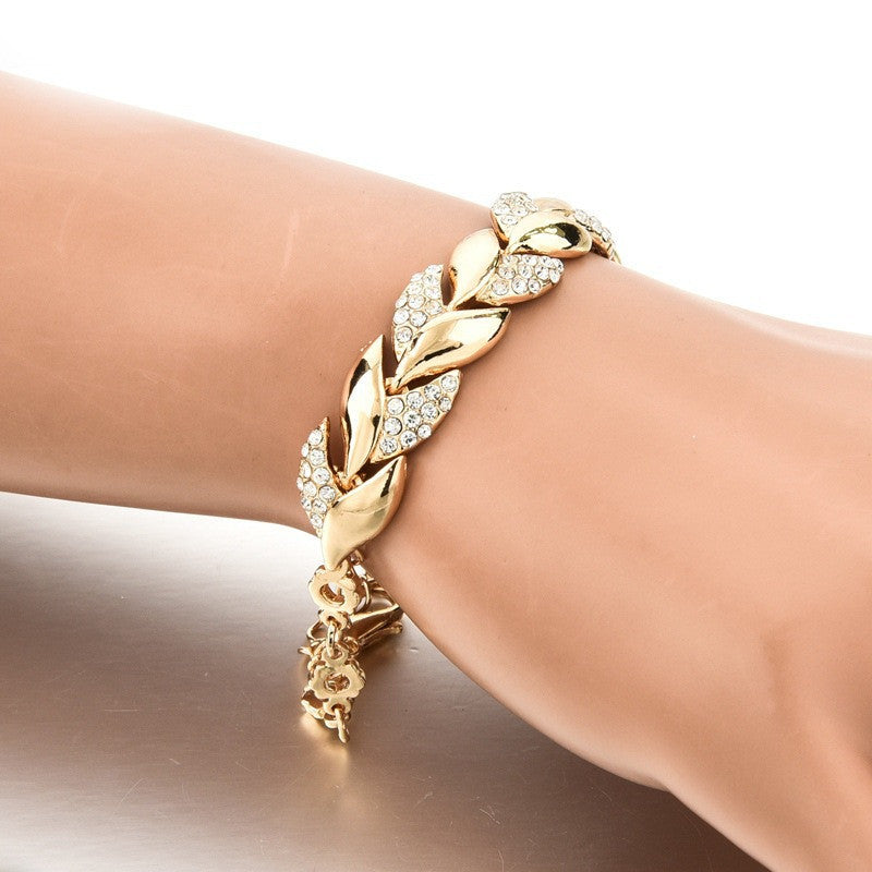 Bracelet Feuilles Dorées & Cristaux – Élégance Brillante 18K ✨