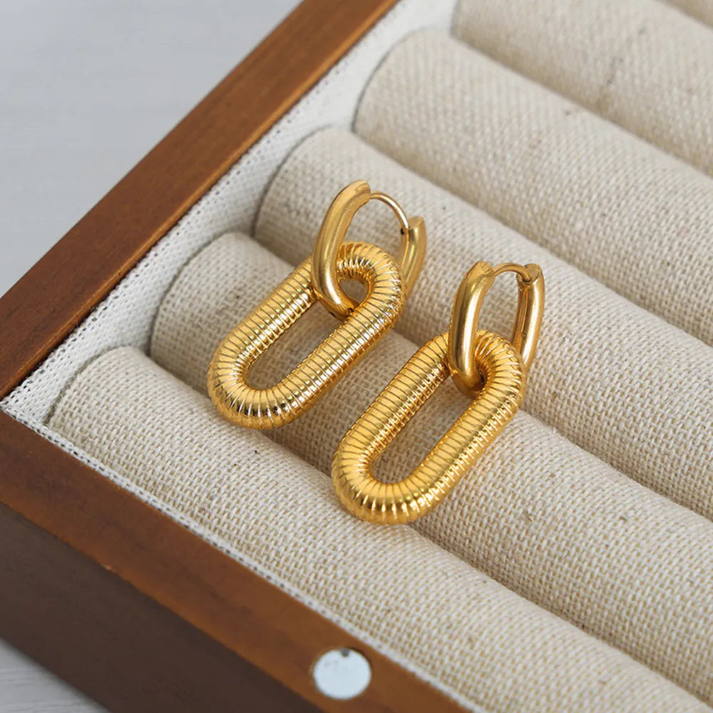 Boucles d’Oreilles Pendantes – Acier Titane & Finition Brillante