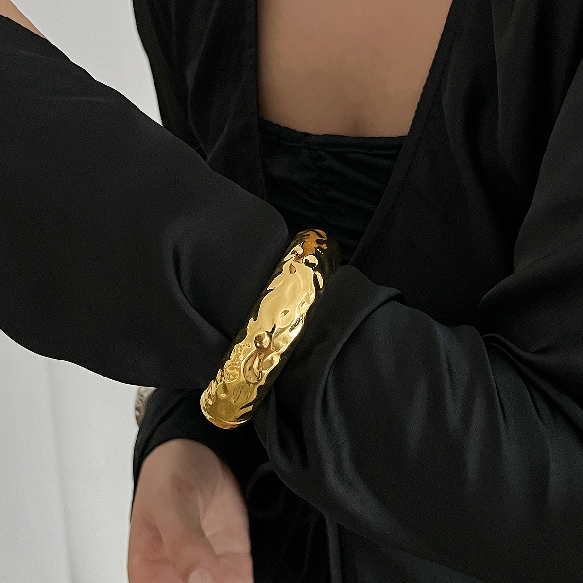 Bracelet Doré Luxueux – Perles & Finitions Texturées