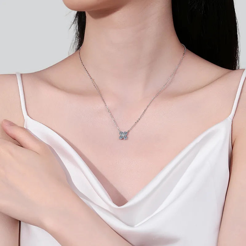 Collier Géométrique Moissanite 1,26 Carat – Argent 925 & Éclat Moderne