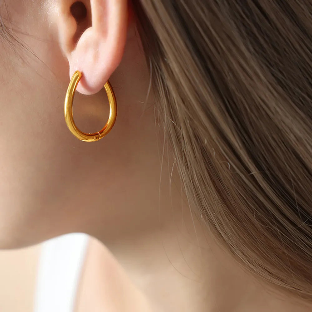 Boucles d’Oreilles Huggie – Acier Titane & Finition Brillante