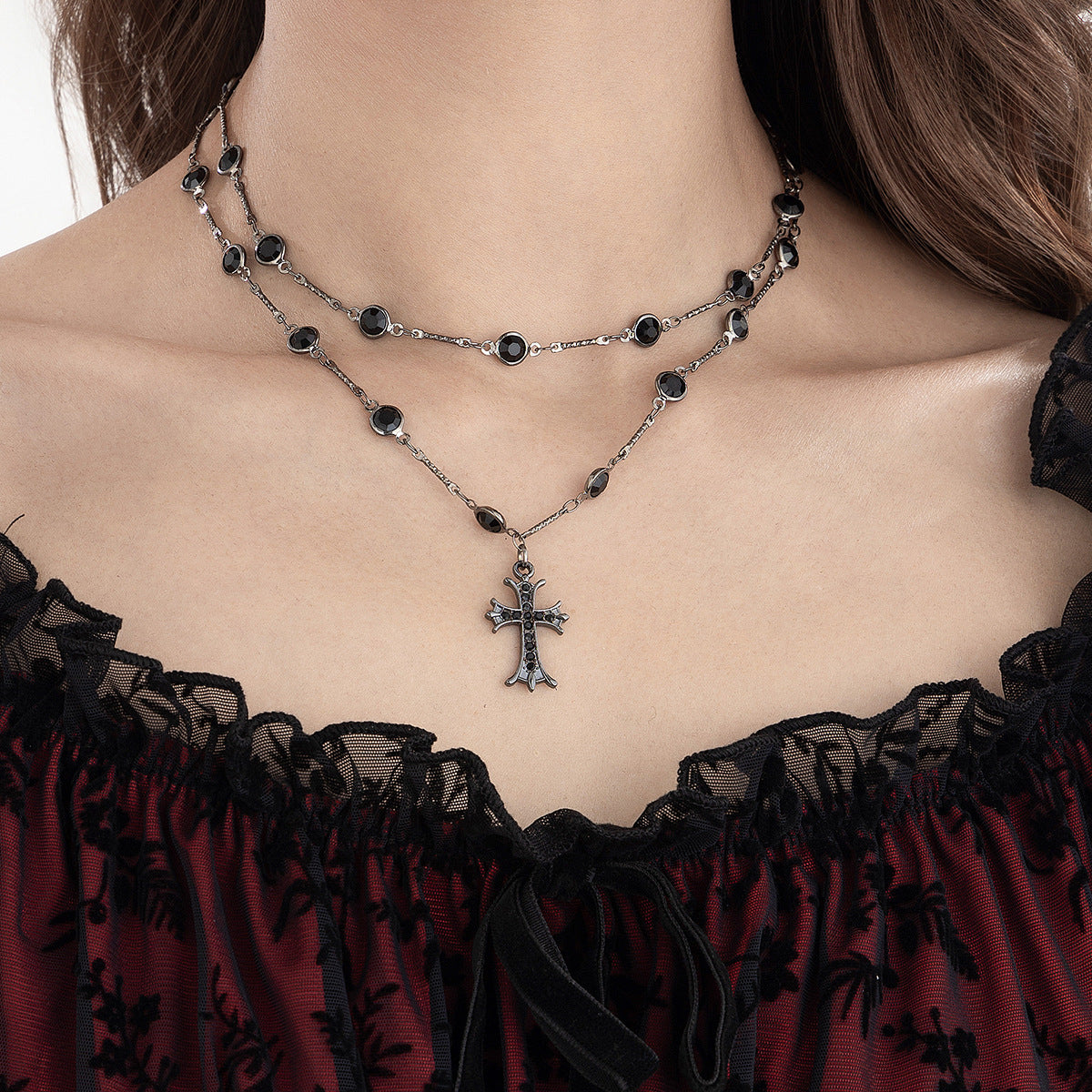 Collier Double Rang – Croix Noire & Perles Sombres