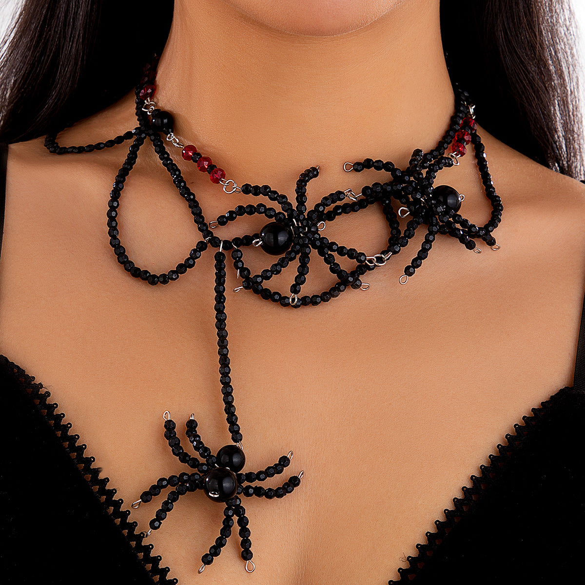 Collier Tissé en cristal – Araignées Noires & Perles