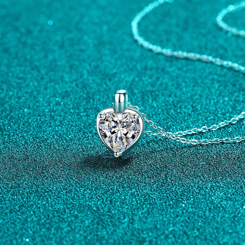Collier Cœur Moissanite 2 Carats – Argent 925 & Éclat Diamant
