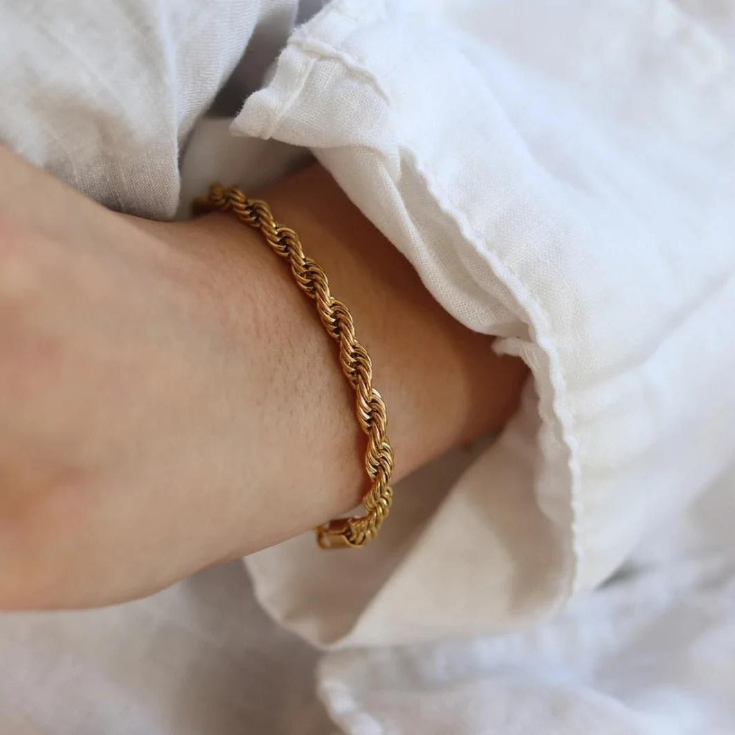 Bracelet Torsadé Doré & Collier – Style Hip-Hop & Street Chic