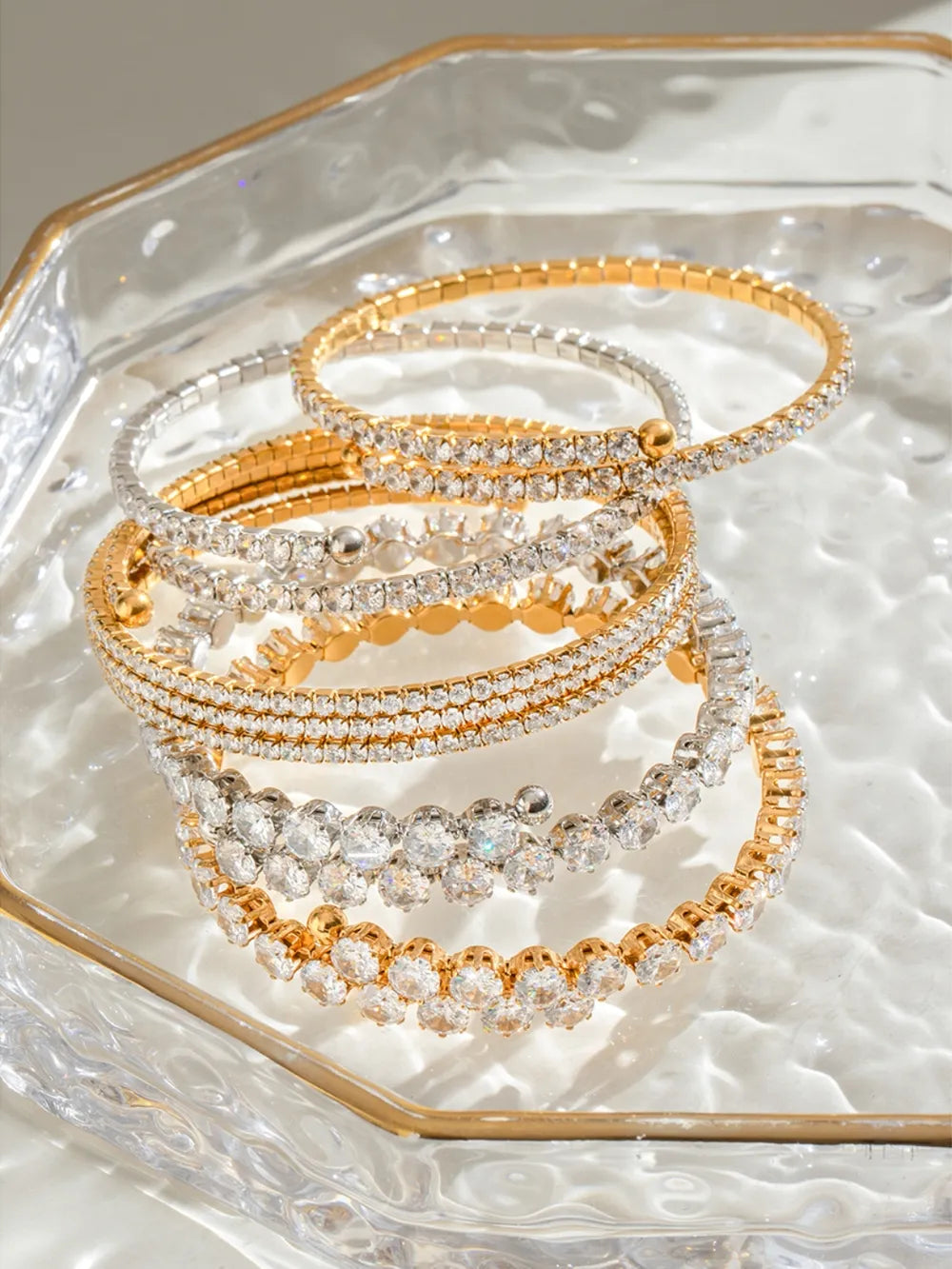 Bracelet Élégance Royale – Acier Inoxydable Doré & Zircons Étincelants