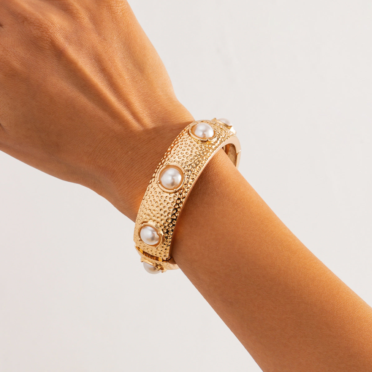 Bracelet Doré Luxueux – Perles & Finitions Texturées