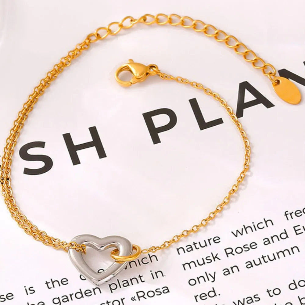 Bracelet Cœur Doré – Plaqué Or 18K & Élégance Minimaliste