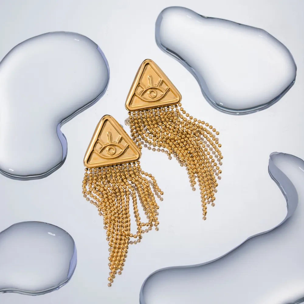 Boucles d’Oreilles Triangle Doré – Œil Mystique & Chaînes Pendantes