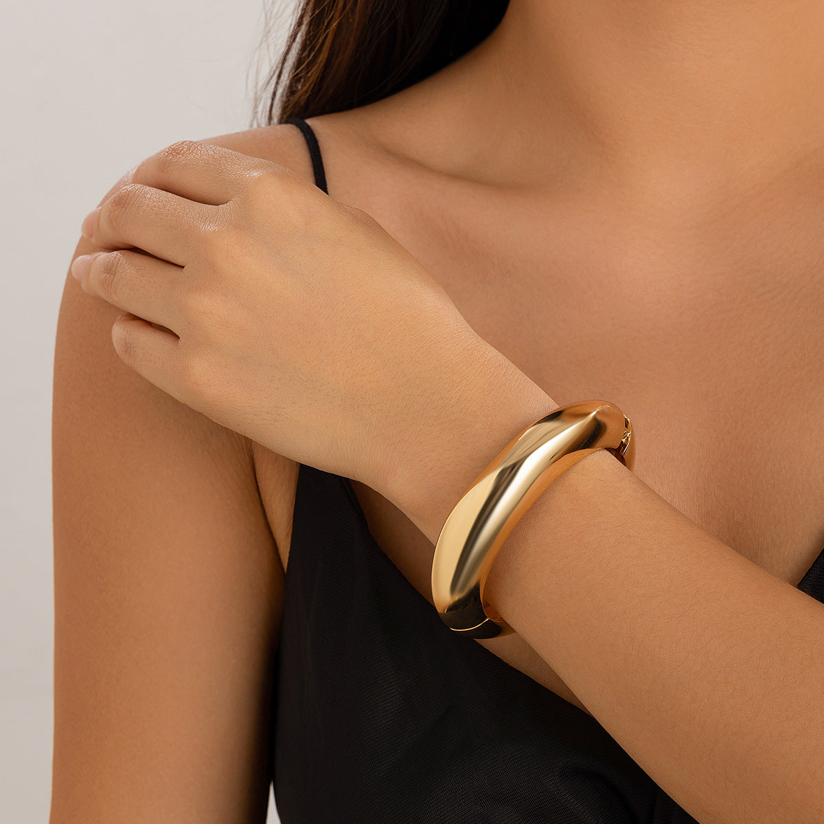 Bracelet Doré Luxueux – Perles & Finitions Texturées