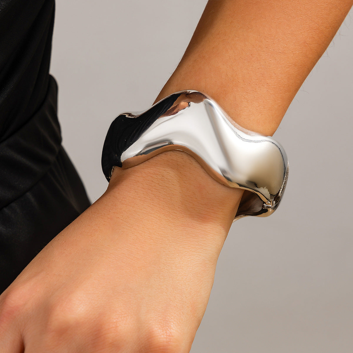 Bracelet Bicolore Ondulé – Élégance Moderne & Chic