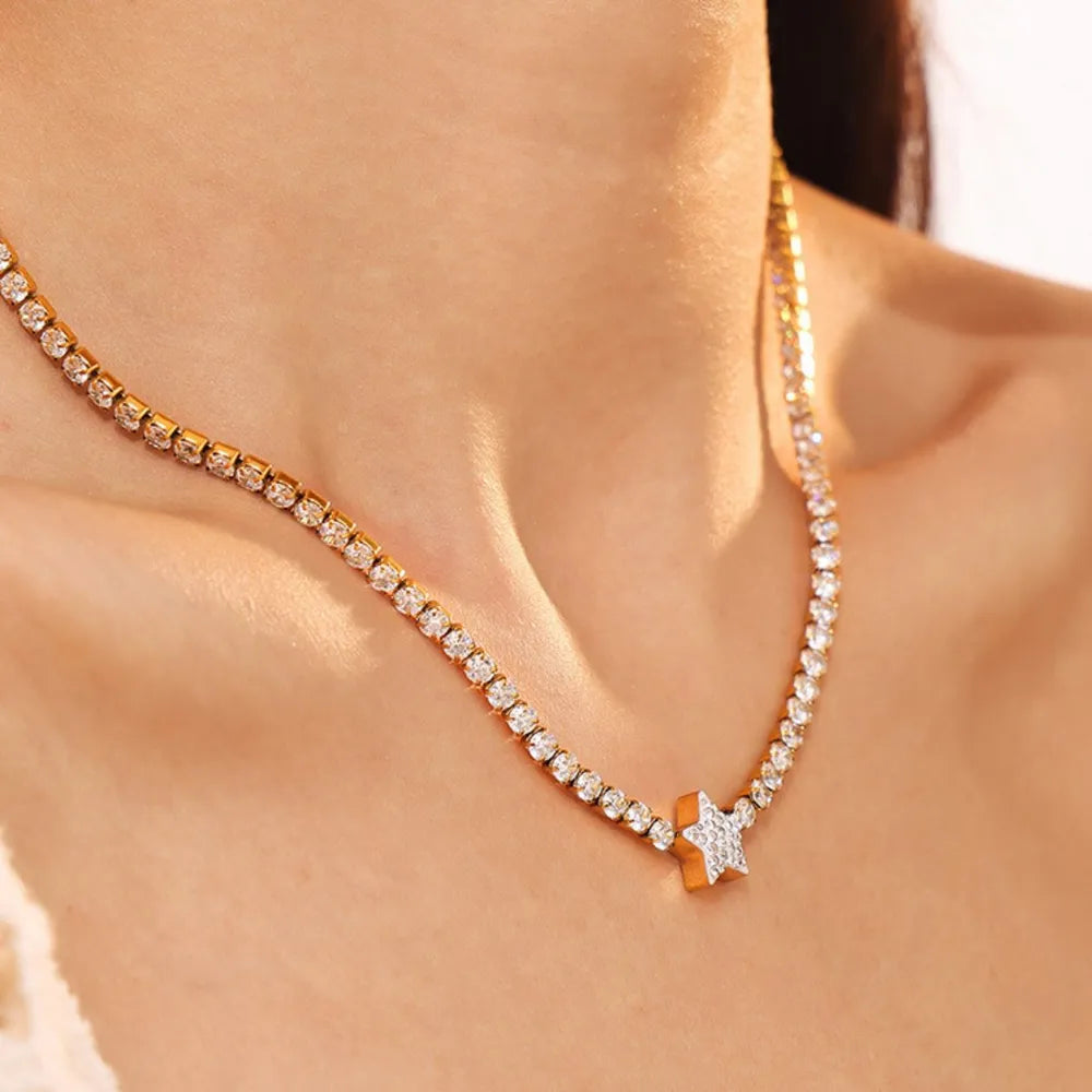 Collier Étoile Zircon – Acier Titane & Brillance Céleste