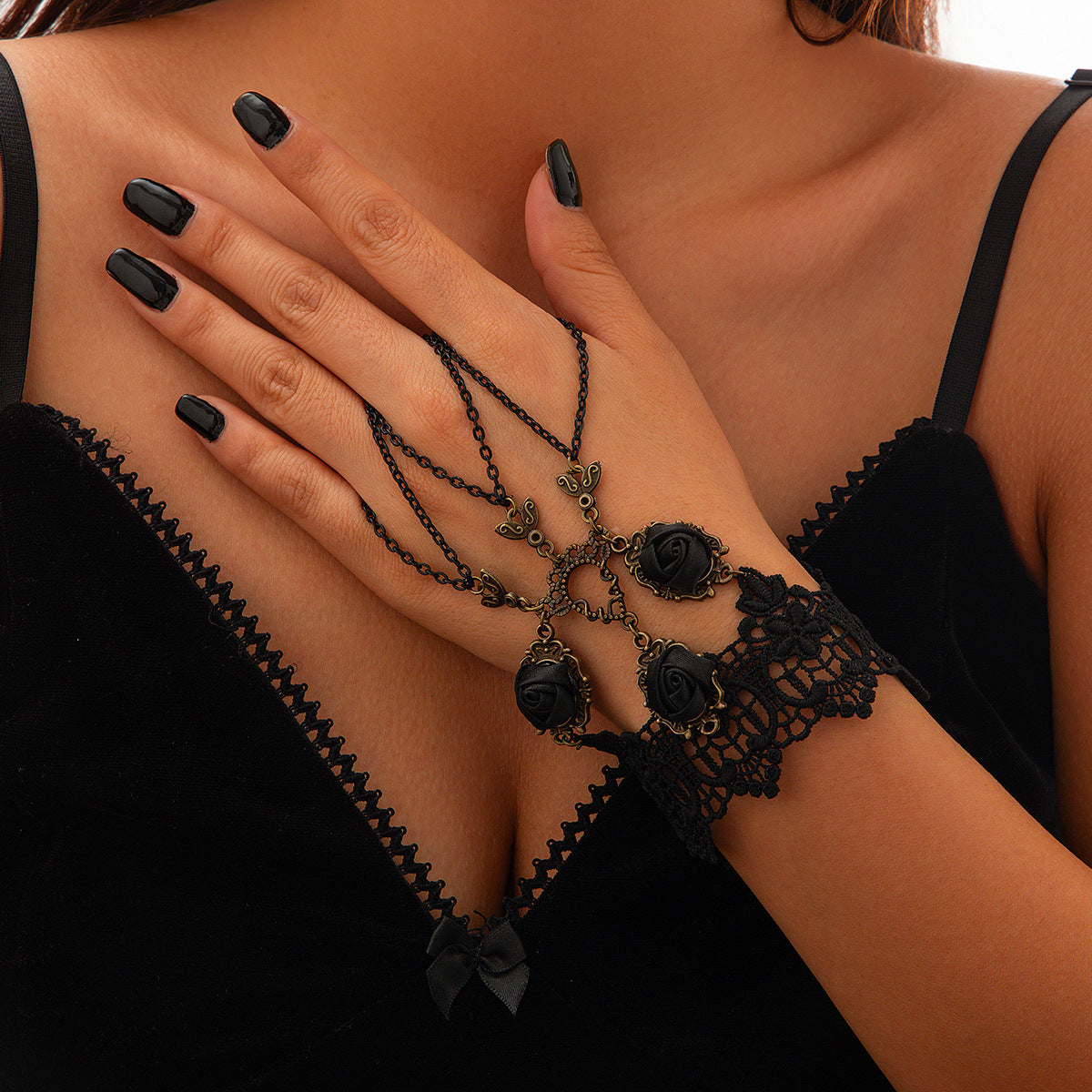 Bijou Main Halloween – Toile d’Araignée, Rose Noire ou Squelette