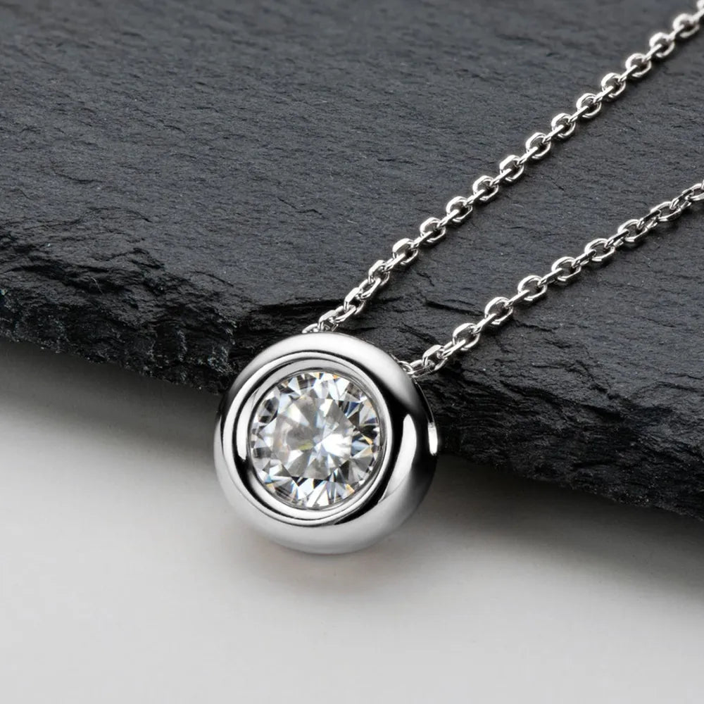 Collier Moissanite 1 Carat – Solitaire Moderne en Argent 925