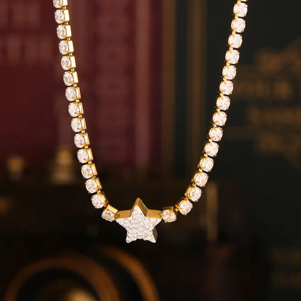 Collier Étoile Zircon – Acier Titane & Brillance Céleste