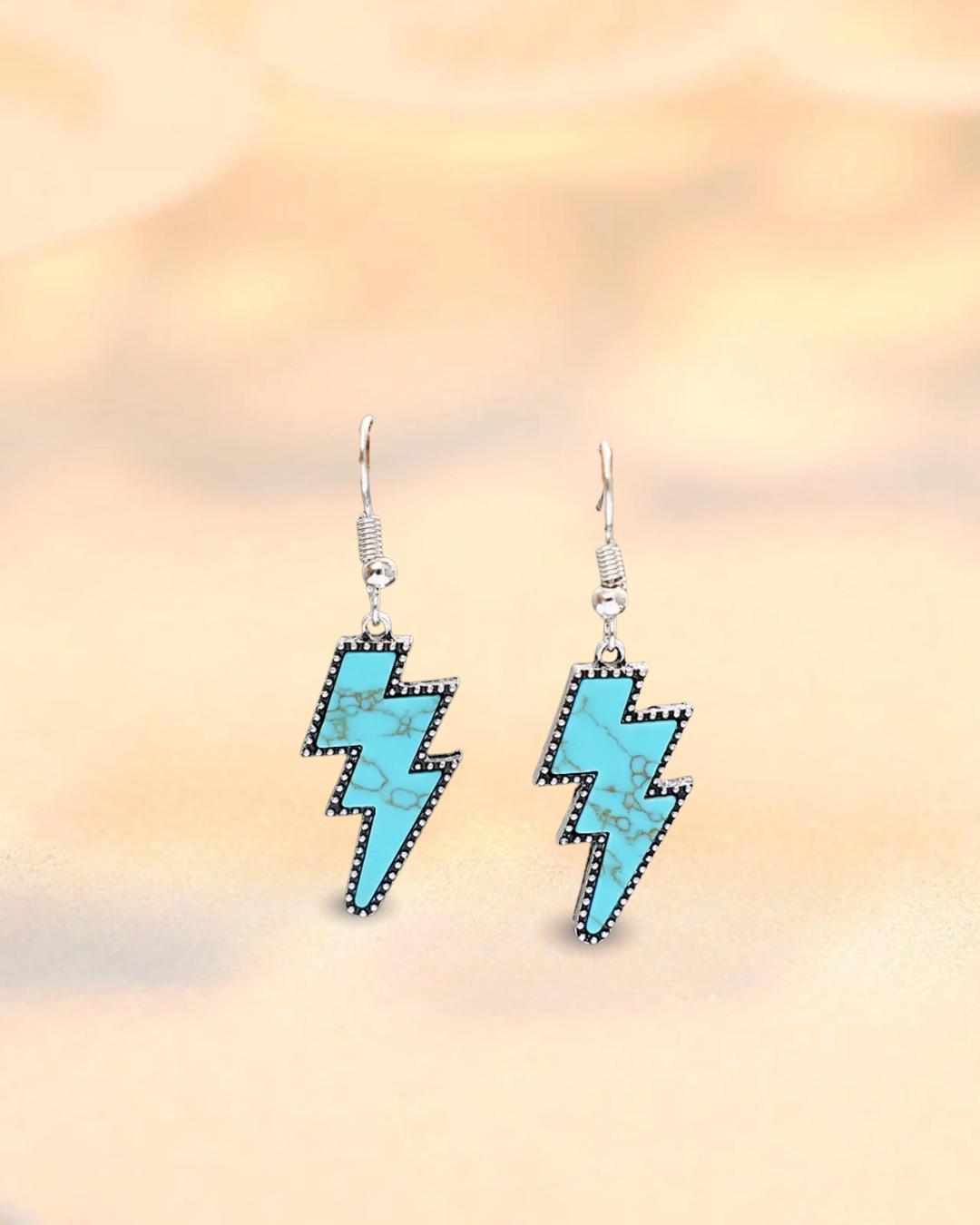 Boucles d’Oreilles Éclair – Turquoise Artificielle & Finition Argentée