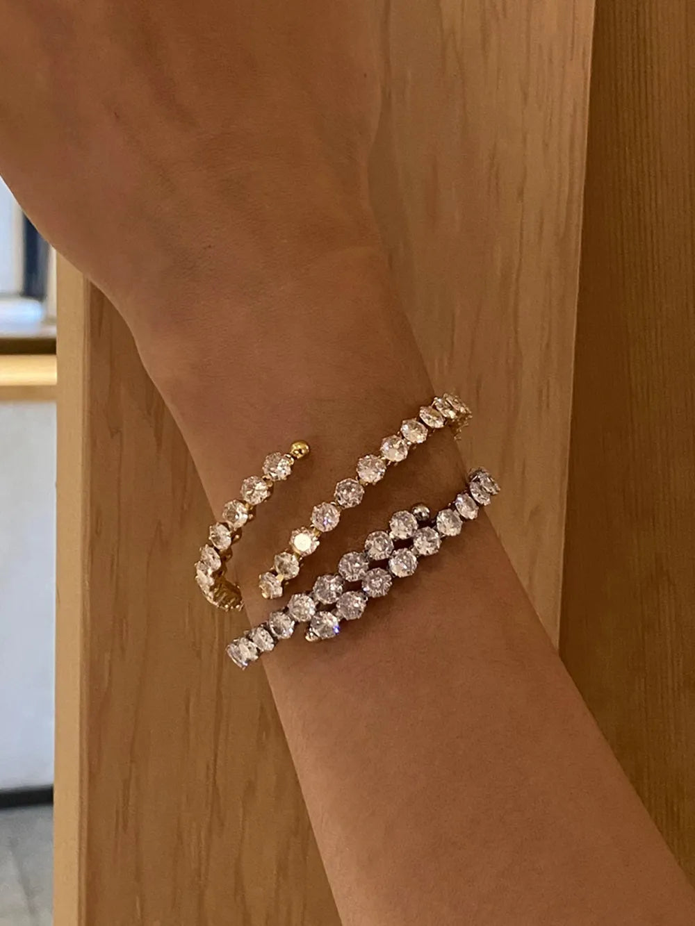Bracelet Élégance Royale – Acier Inoxydable Doré & Zircons Étincelants