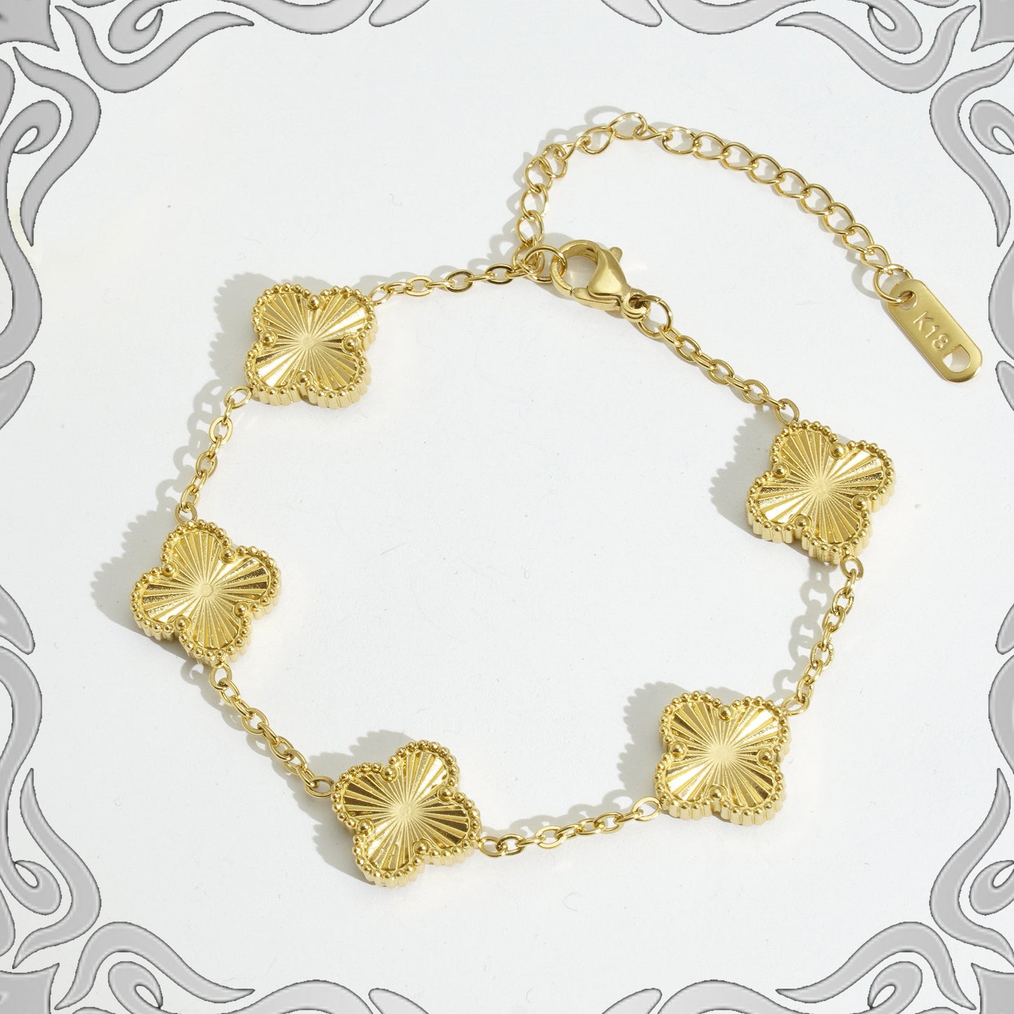 Bracelet Trèfle Doré – Acier Titane Plaqué Or 18K & Chance Élégante