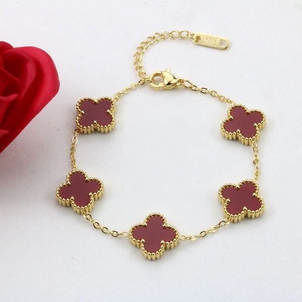 Bracelet Trèfle Doré – Acier Titane Plaqué Or 18K & Chance Élégante