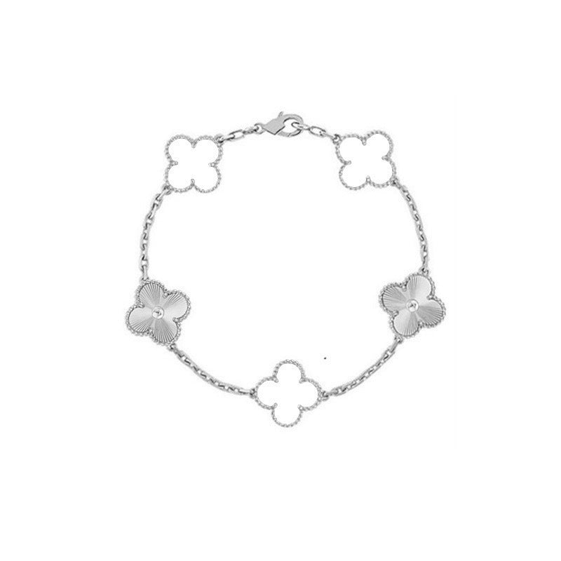Bracelet Trèfle Doré – Acier Titane Plaqué Or 18K & Chance Élégante