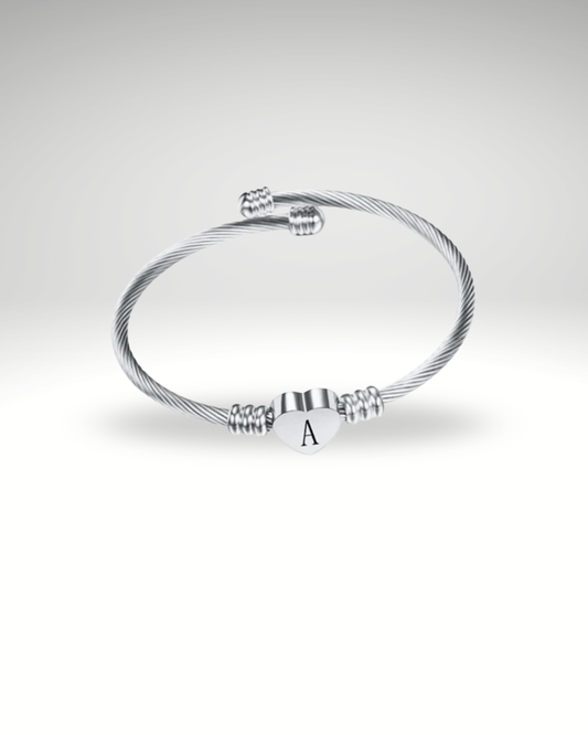 Bracelet Initiale – Acier tressé & Lettre personnalisée (A à Z) Un bijou symbolique, fin et tendance