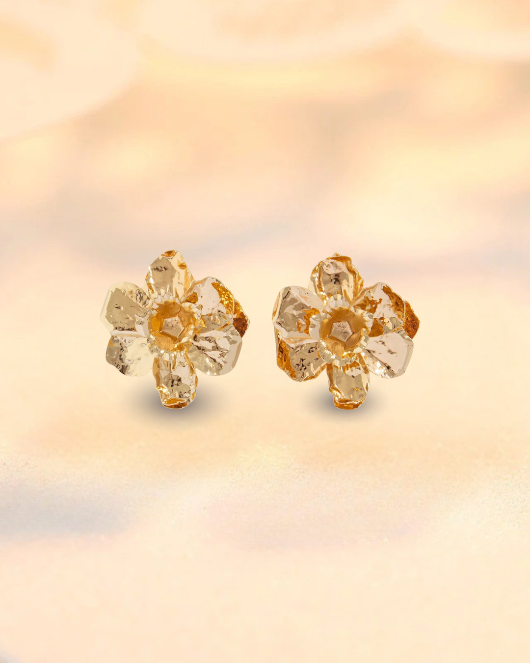 Boucles d’Oreilles Fleur Métallique – Effet Plissé 3D Chic