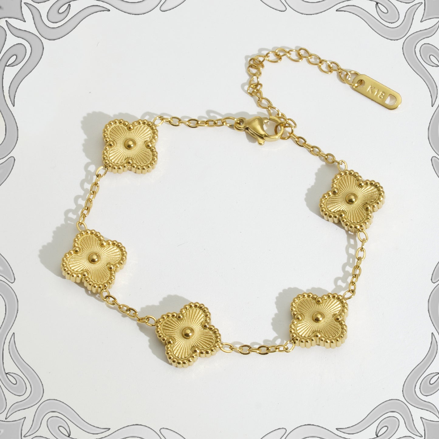 Bracelet Trèfle Doré – Acier Titane Plaqué Or 18K & Chance Élégante