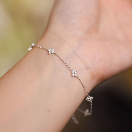 Bracelet Fleurs Zircon – Argent 925 & Raffinement Fleuri