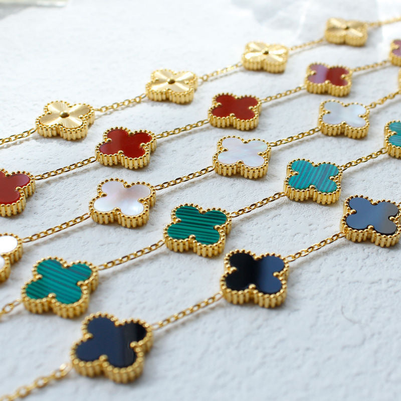 Bracelet Trèfle Doré – Acier Titane Plaqué Or 18K & Chance Élégante