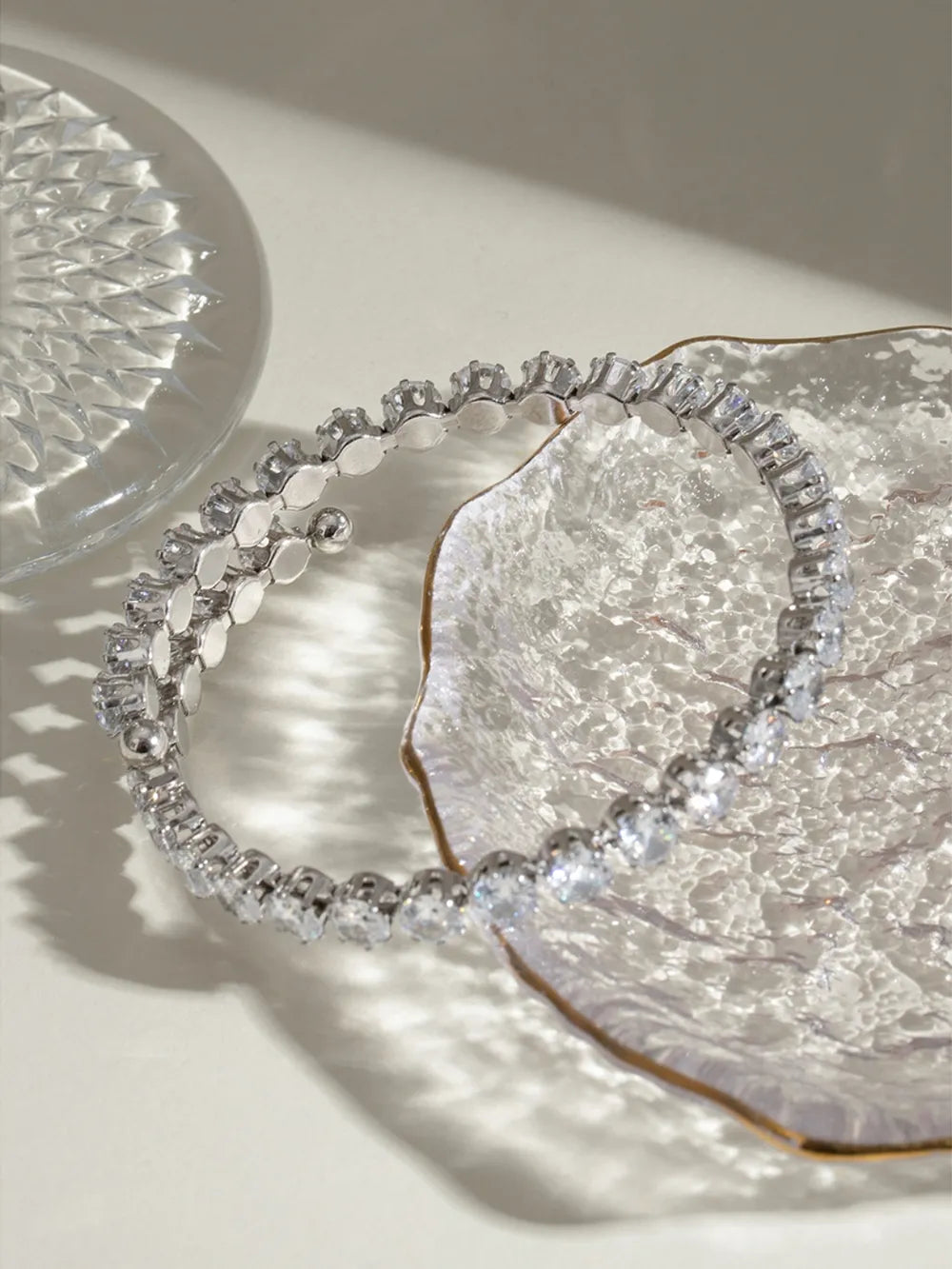 Bracelet Élégance Royale – Acier Inoxydable Doré & Zircons Étincelants