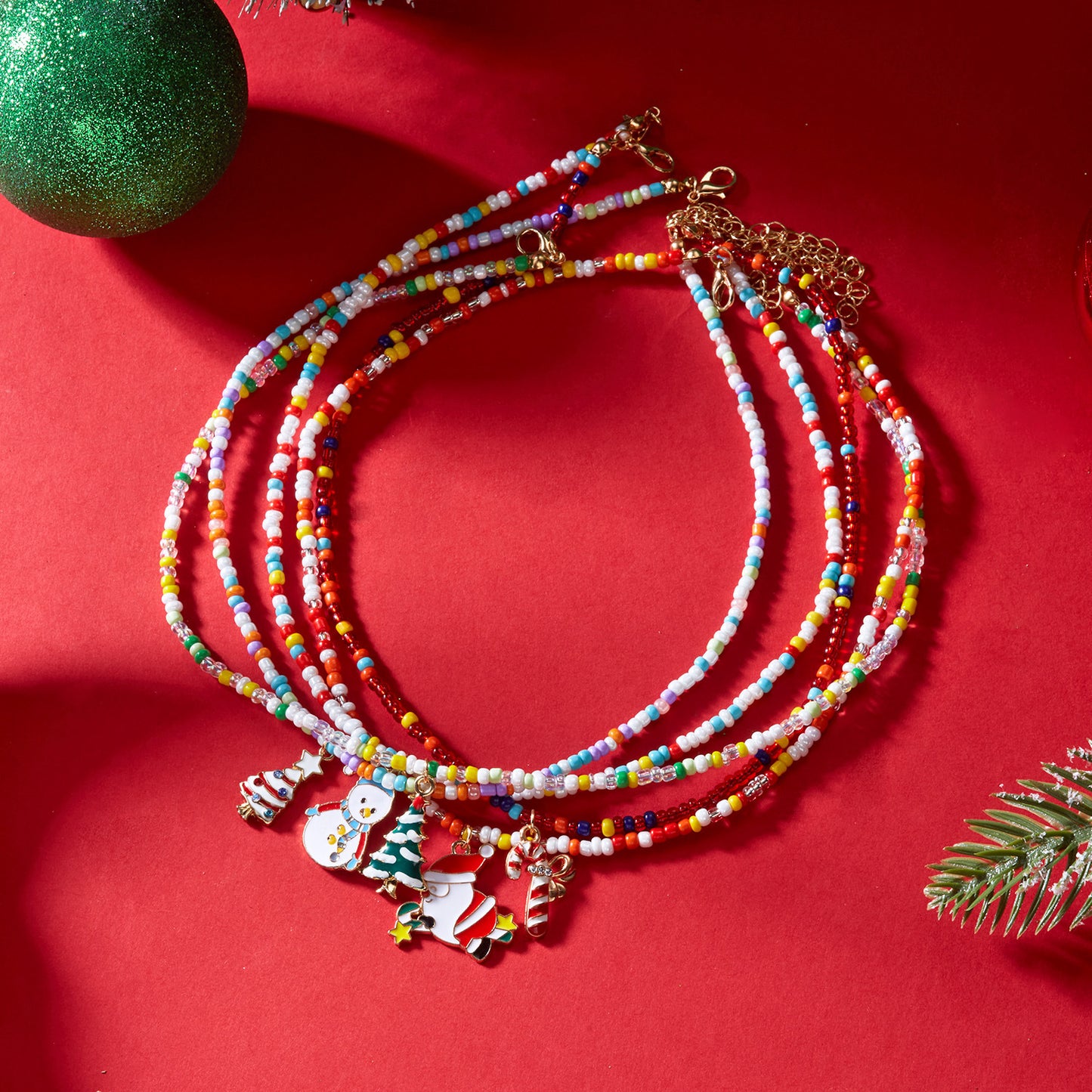 Collier de Perles Colorées – Édition Noël  | Multi-rangs & Breloques Festives