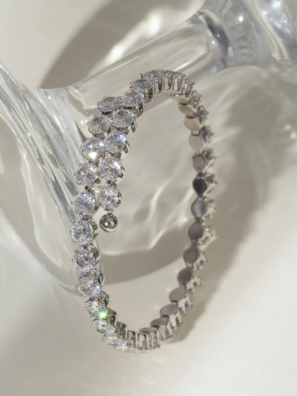 Bracelet Élégance Royale – Acier Inoxydable Doré & Zircons Étincelants