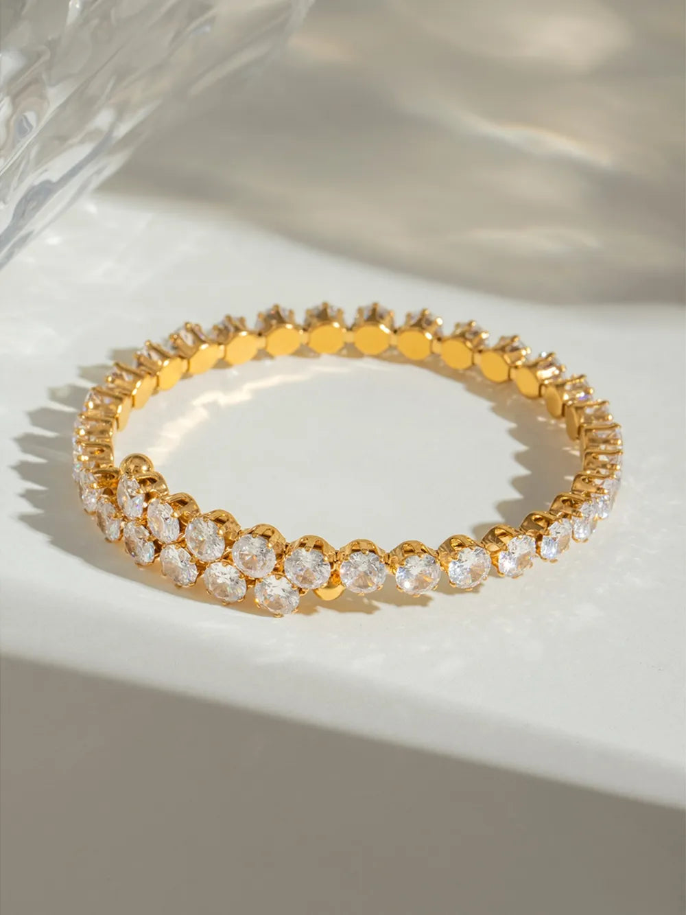 Bracelet Élégance Royale – Acier Inoxydable Doré & Zircons Étincelants
