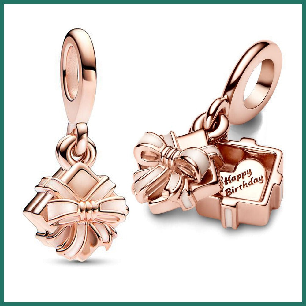 Pendentif Boîte Cadeau Anniversaire Ouvrable – Or Rose avec Nœud Ruban