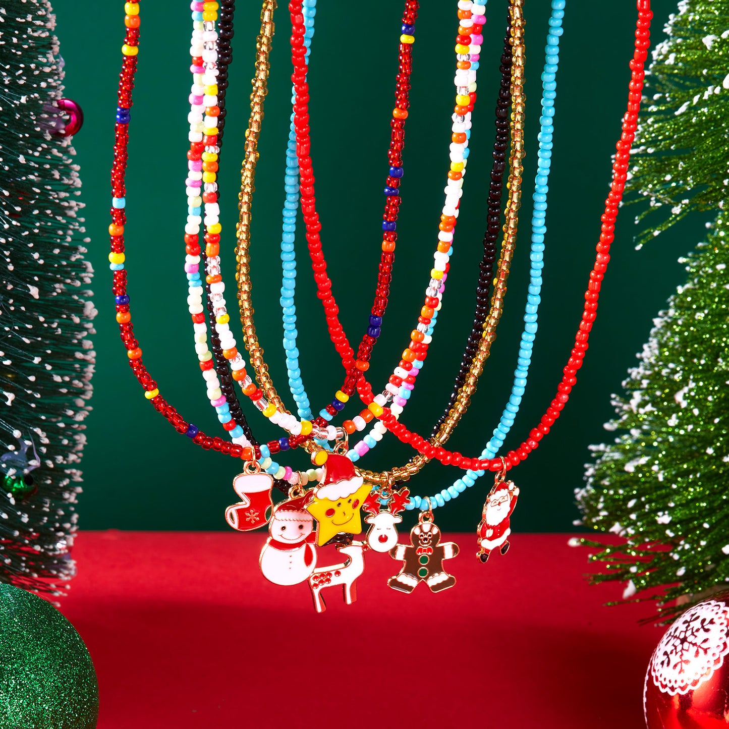 Collier de Perles Colorées – Édition Noël  | Multi-rangs & Breloques Festives
