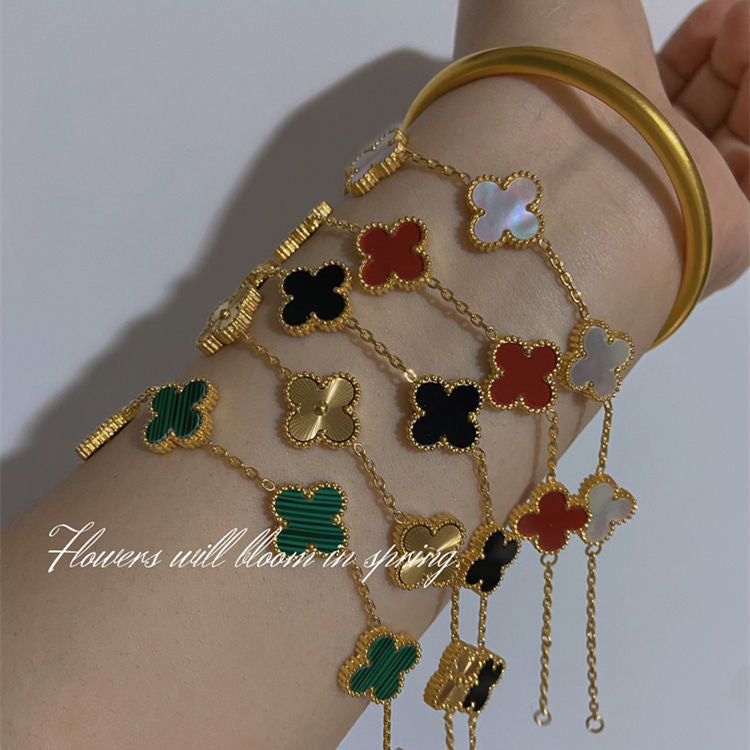 Bracelet Trèfle Doré – Acier Titane Plaqué Or 18K & Chance Élégante