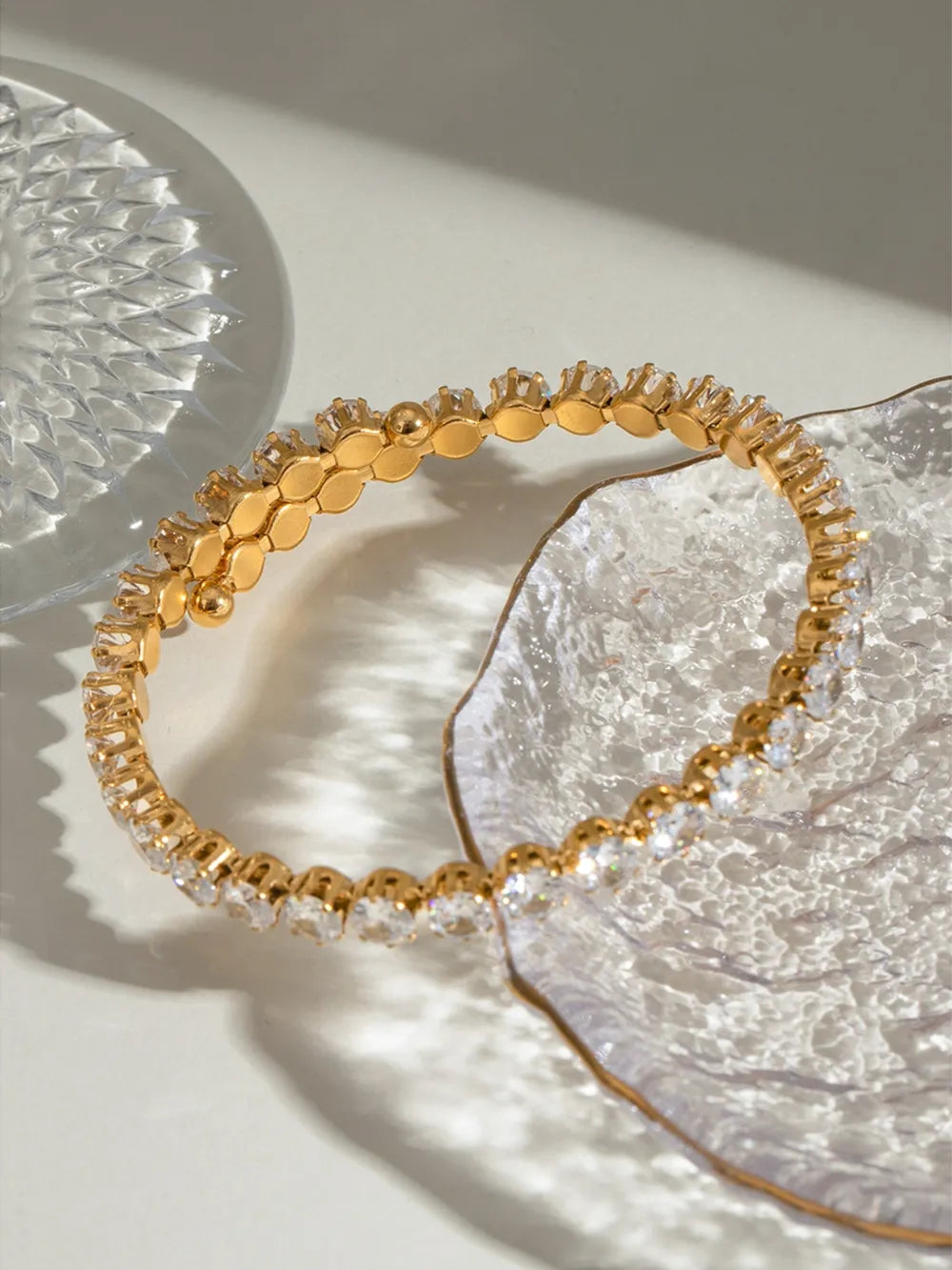 Bracelet Élégance Royale – Acier Inoxydable Doré & Zircons Étincelants