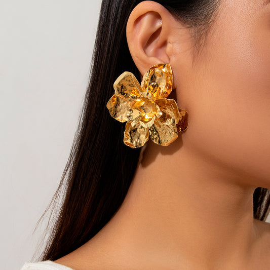 Boucles d’Oreilles Fleur Métallique – Effet Plissé 3D Chic
